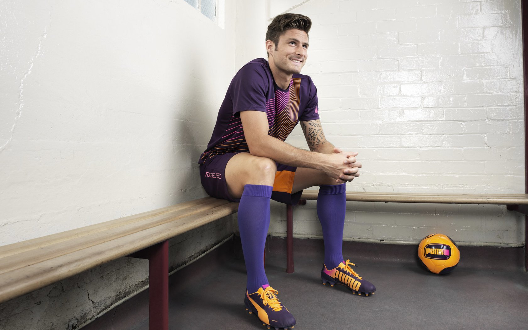 比利时骑手弗洛尔·德·温内在2024年欧洲三项赛锦标赛中获得个人铜牌,表现出色。