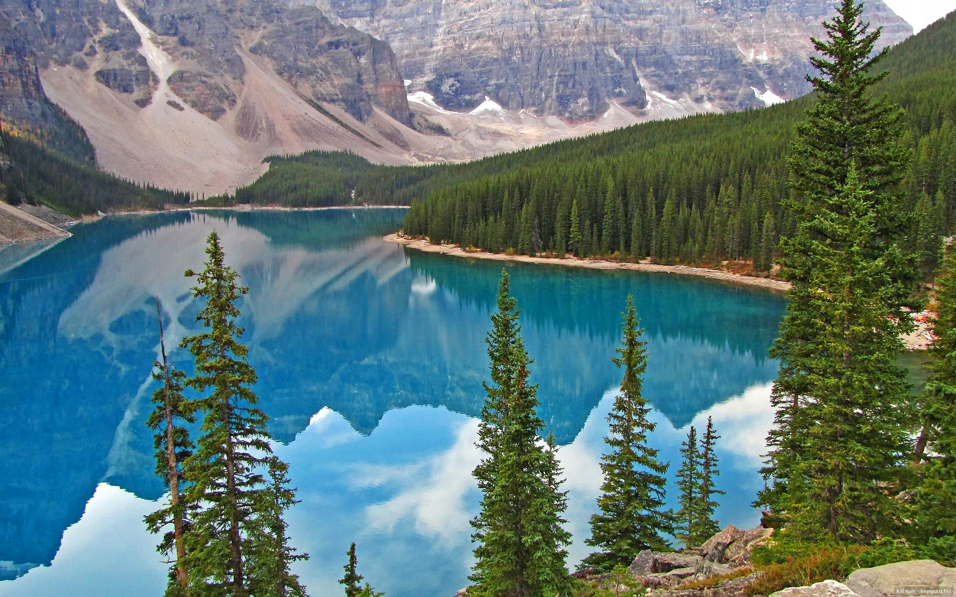 九游娱乐(jiuyou)官网-裁判新规引发热议，联盟不断推动判罚公平化，裁判员公平裁决