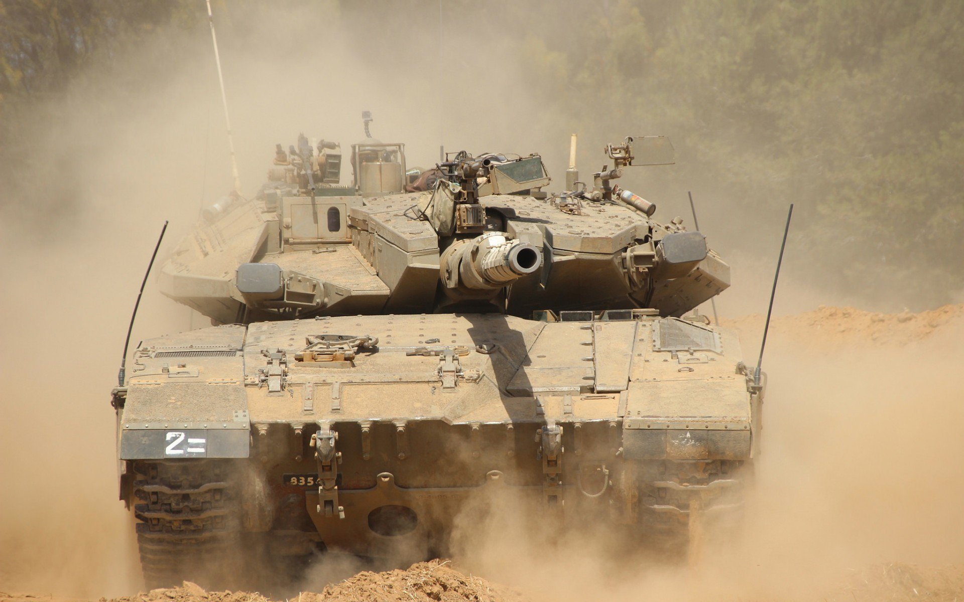 球队是否更偏好在主场使用复杂阵型结构，球队在主场有什么优势