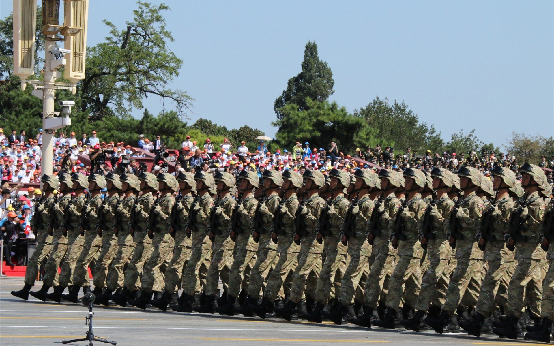 青年世界杯预选赛中，澳大利亚、加拿大等队表现亮眼，挺进决赛圈